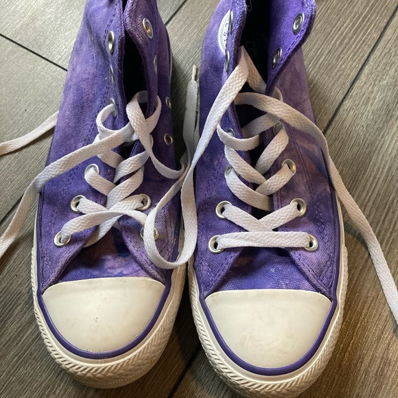 *SOLD* Women’s Purple Tie Dye Converse Hi Tops - Picture 2 of 3
